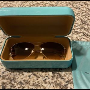 Tiffany w/ Gold Bow (motorcycle sunnies)